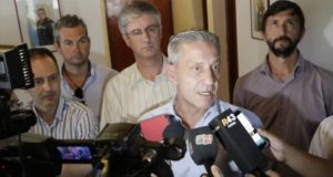 Chubut | Arcioni no confirmó fecha de pago al tercer rango