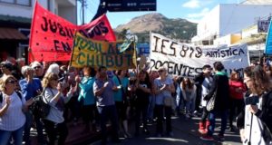 Esquel | Genuina reacción popular en las calles