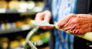 Ya rigen los reintegros a jubilados y beneficiarios de AUH por compras con tarjeta de débito