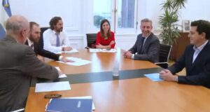 Chubut | Arcioni firmó con Nación un aporte que será usado para pagar sueldos