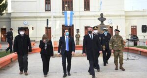 Chubut | Arcioni participó del acto por el 210º Aniversario de la Revolución de Mayo en Comodoro Rivadavia