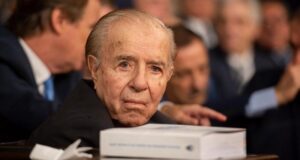 Menem fue internado con neumonía severa y dio negativo al test de coronavirus