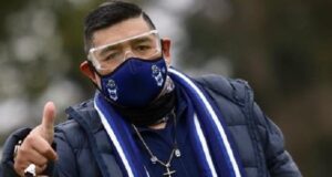 Maradona por primera vez presente en los entrenamientos de Gimnasia