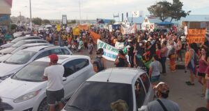 Madryn | Multitudinaria movilización en defensa del agua