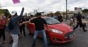 Chubut | Duros reclamos a Trotta que pasó un mal momento al retirarse del Ministerio de Educación en Rawson