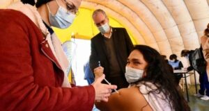Chubut | Puratich apela a completar los esquemas de vacunación ante el avance de la variante Ómicron en el país