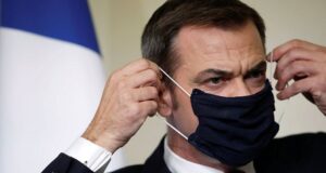 Francia | Suspenden a 3 mil trabajadores de la salud por no vacunarse