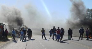 Chubut | Auxiliares de la Educación cortan la Ruta 7 entre Trelew y Rawson