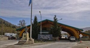 Villa La Angostura | Vecinos reclaman la apertura del paso fronterizo