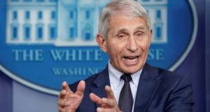 Anthony Fauci sostuvo que los primeros indicios sobre la gravedad de la variante ómicron son “un tanto alentadores”