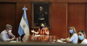 El gobierno levantó el aislamiento para contactos estrechos asintomáticos con dos dosis de la vacuna y un refuerzo