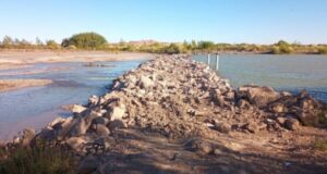 Chubut | Un productor hizo un dique clandestino que dejó sin agua a Las Plumas