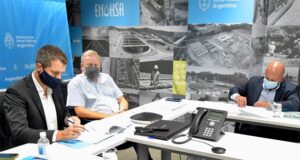 Madryn | Sastre firmó el convenio específico para la ejecución de colector cloacal oeste