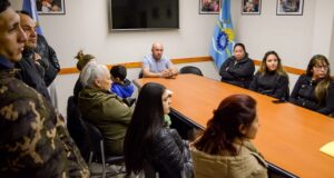 Madryn | Sastre recibió a vecinos que denuncian haber sido engañados para conformar una asociación civil y temen ser utilizados para futuras estafas