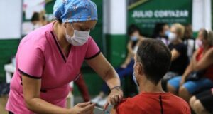 Coronavirus: Indemnizarán a las personas que hayan sufrido algún “evento adverso” de la vacuna