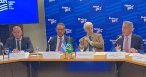 Arcioni y Scioli mantuvieron una reunión con autoridades de la Federación de las Industrias de Río de Janeiro