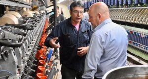  Sastre visitó la Cooperativa Textil (ex FIPASA) en Dolavon