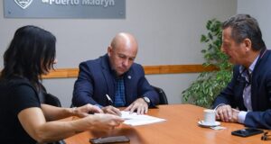 Madryn | Se firmó el contrato de obra para inicio de renovación de cañerías de agua en el centro de la ciudad