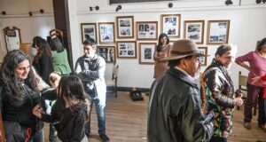 Madryn | Se suma un nuevo paseo de antiguedades a la casa de la cultura