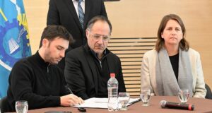 Torres firmó acuerdos claves para Salud