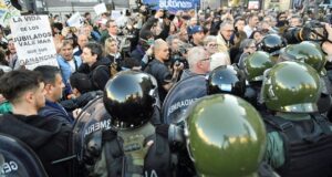 Incidentes frente al Congreso durante una nueva movilización de jubilados