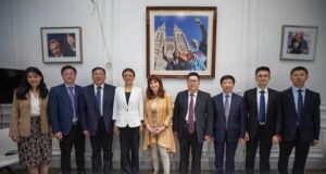 Cristina Kirchner recibió en el Instituto Patria a una delegación de funcionarios de China