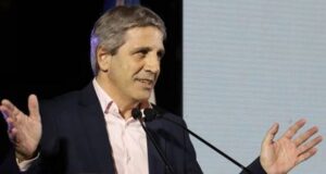 Caputo anunció que Argentina recibirá U$S 20.000 millones del FMI