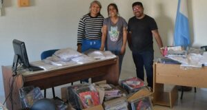 El Gobierno provincial entregó kits escolares en comunas rurales y parajes de la provincia