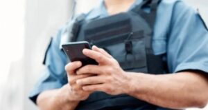 Chubut prohíbe el uso de celulares a policías durante el servicio