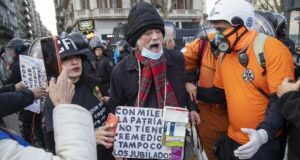 Siete detenidos en una nueva marcha de jubilados al Congreso