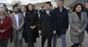 Torres y Victoria Villarruel encabezaron el acto por el 90° Aniversario de Río Mayo
