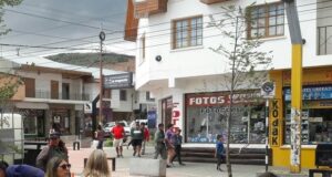 Los comercios de Esquel en jaque por el avance de Shein y Mercado Libre