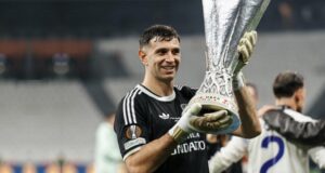 Tras ser campeón en la Europa League, el ‘Dibu’ Martínez encendió las alarmas en la Selección argentina