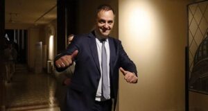 Ahora revelan que Adorni se gastó 8 millones en sábanas de lujo