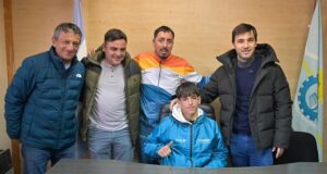 Torres entregó aportes a instituciones y deportistas de Epuyén
