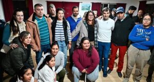 Torres firmó un convenio con el municipio de El Hoyo para finalizar diez viviendas paralizadas