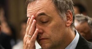 La admisión de Adorni de haber ocultado 500.000 dólares contradice sus dichos anteriores