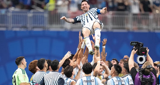 Argentina le ganó 3-2 a Egipto en un partido increíble y clasificó a cuartos de final