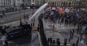 Masiva movilización frente al Congreso contra la Ley de Propiedad Privada