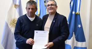 Milton Reyes encabezó la firma del acuerdo por los Juegos Intersedes de la UNPSJB