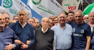 Béliz participó de la movilización de la CGT en Buenos Aires